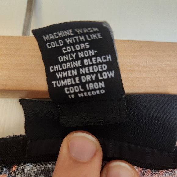 Abstract Patterned Skirt - Picture 4 of 6